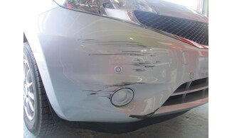  日産ﾉｰﾄ　Frﾊﾞﾝﾊﾟｰ修理